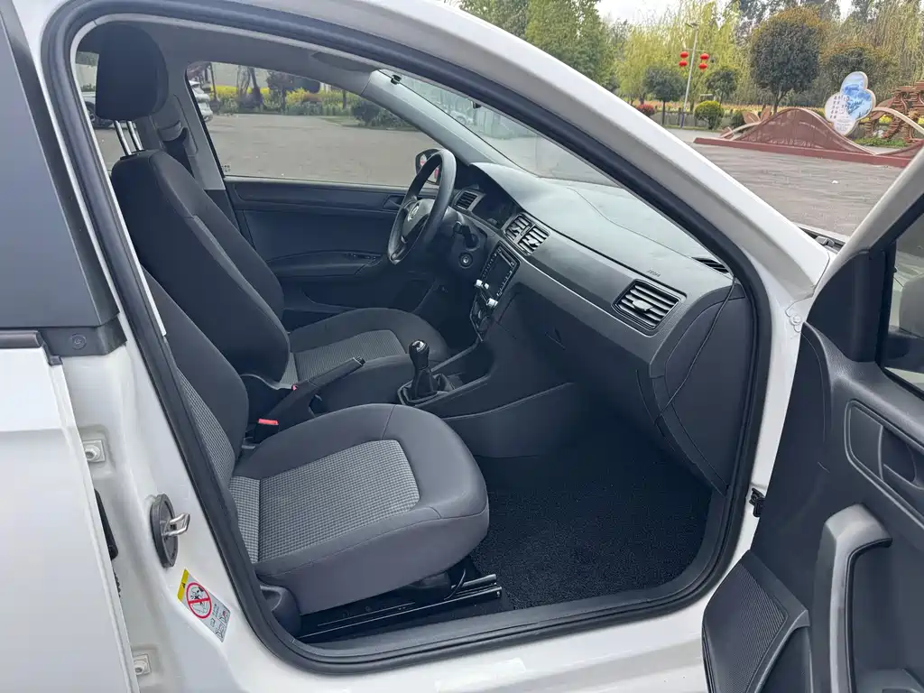 Santana 2016 1.4L Manual Fashion Edition купить на сайте DeffCars