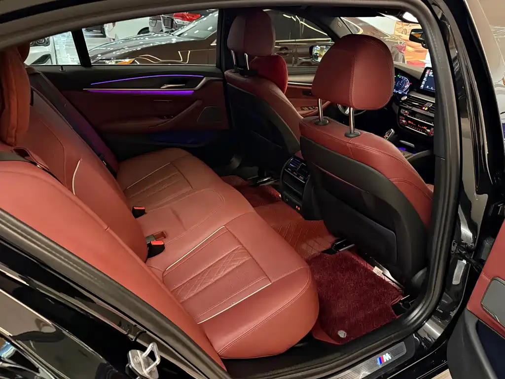 BMW 5 Series 2022 530Li Leading M Sports Package купить на сайте DeffCars