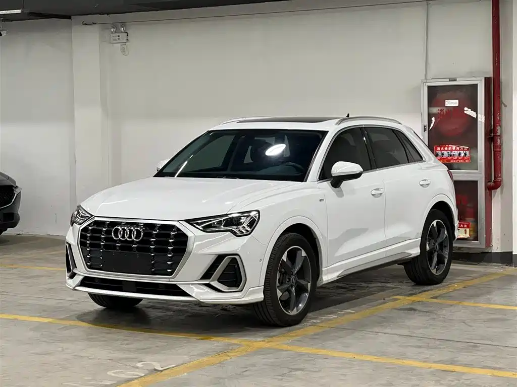 Audi Q3 2022 35 TFSI Fashionable and Dynamic купить на сайте DeffCars