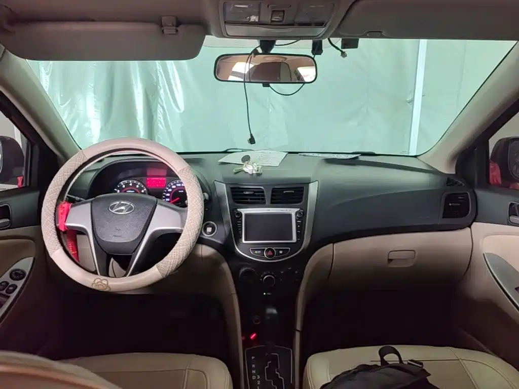 Reina (Verna) 2016 1.4L automatic leading model GLX купить на сайте DeffCars