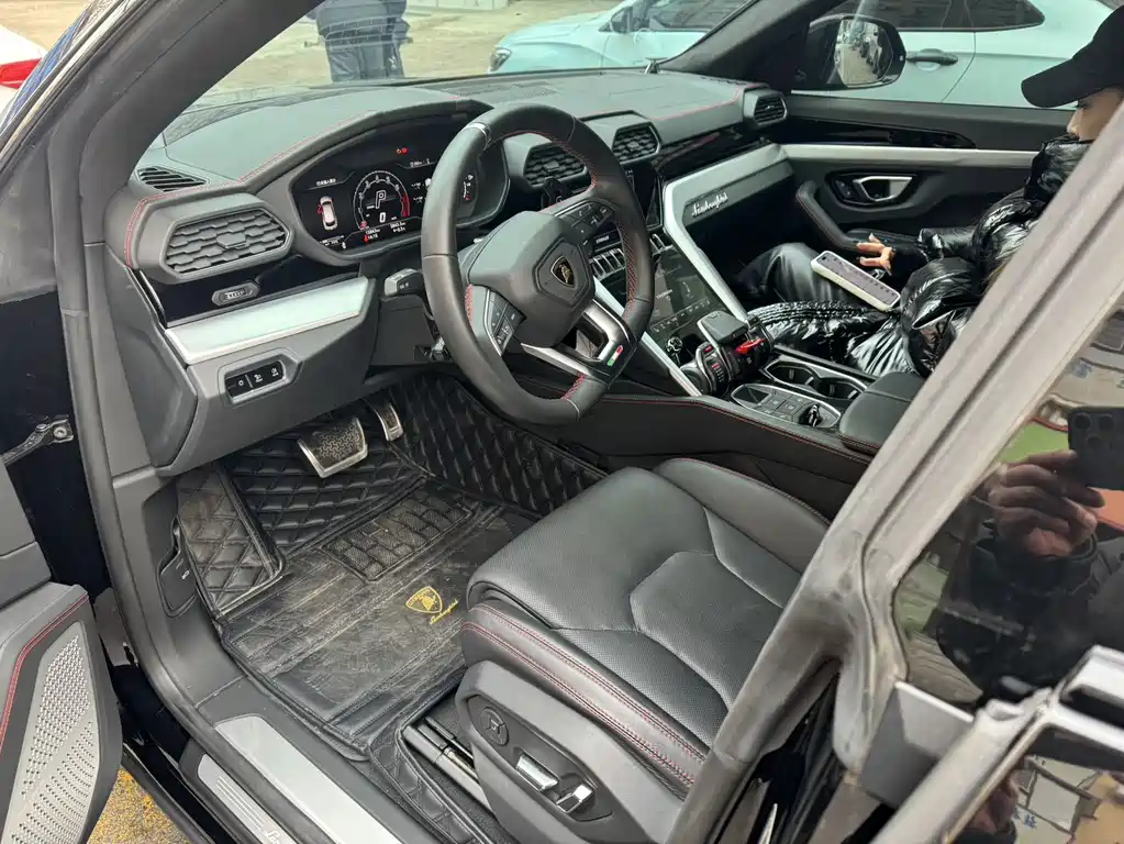 Urus 2023 4.0T V8 S купить на сайте DeffCars
