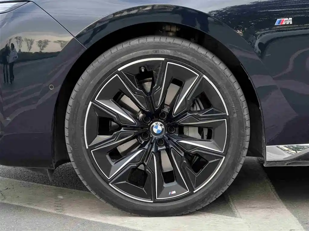 BMW 7 Series 2023 740Li Leading M Sports Package купить на сайте DeffCars