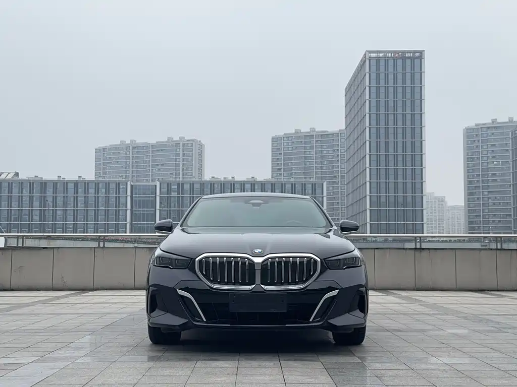 BMW 5 Series 2024 530Li Leading M Sports Package купить на сайте DeffCars