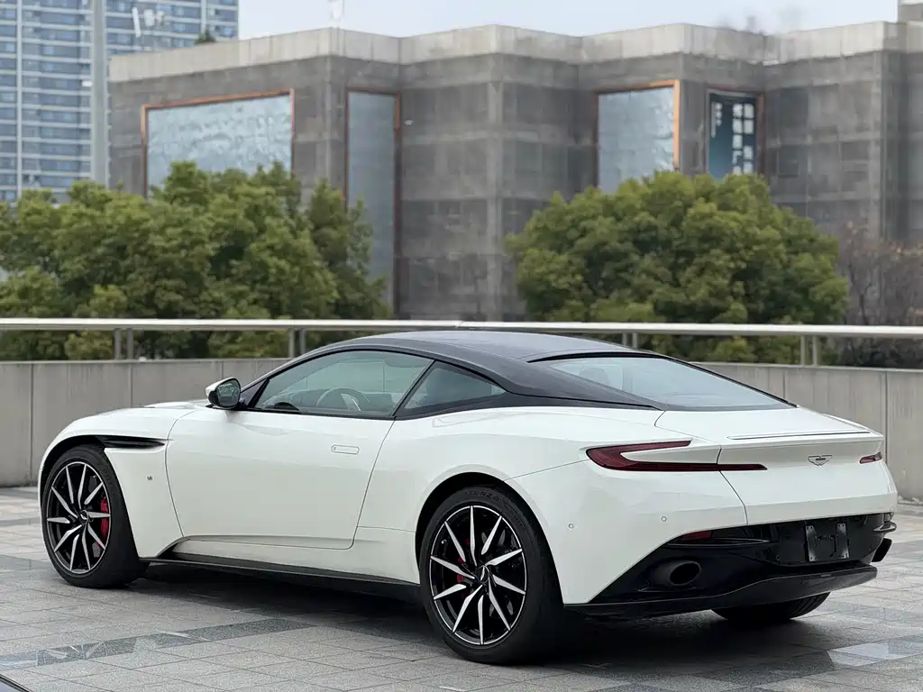 Aston Martin DB11 2016 5.2T First Edition купить на сайте DeffCars