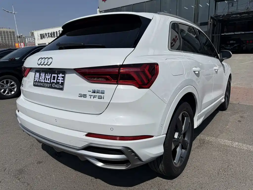 Audi Q3 2022 35 TFSI Fashionable and Dynamic купить на сайте DeffCars