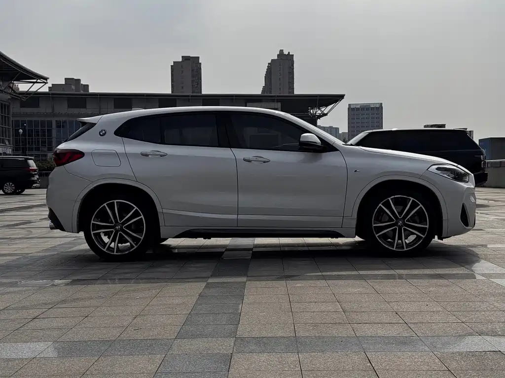 BMW X2 2021 sDrive25i leading M sports package купить на сайте DeffCars