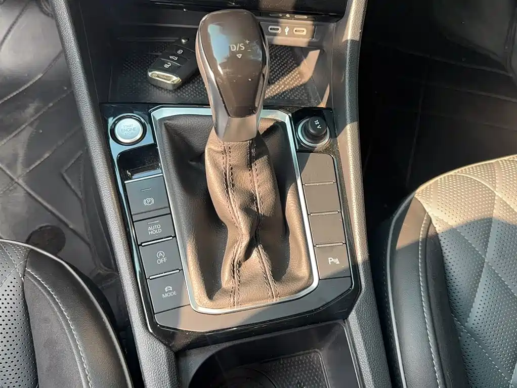 Sagitar 2025 300TSI DSG Excellence Edition купить на сайте DeffCars