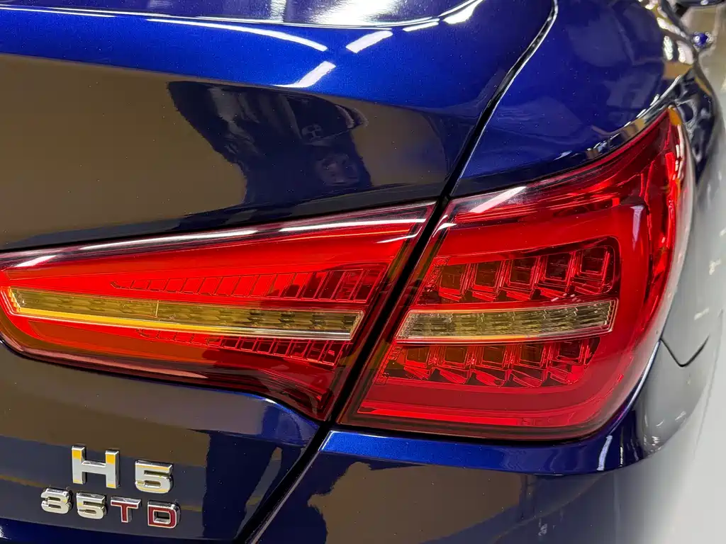 Hongqi H5 2020 1.8T automatic smart connected flag version купить на сайте DeffCars