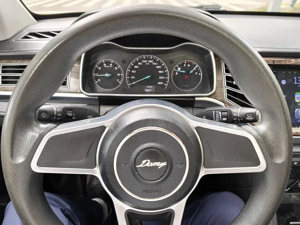 Damai X7 2017 progressive version 1.5T manual Lushan type купить на сайте DeffCars