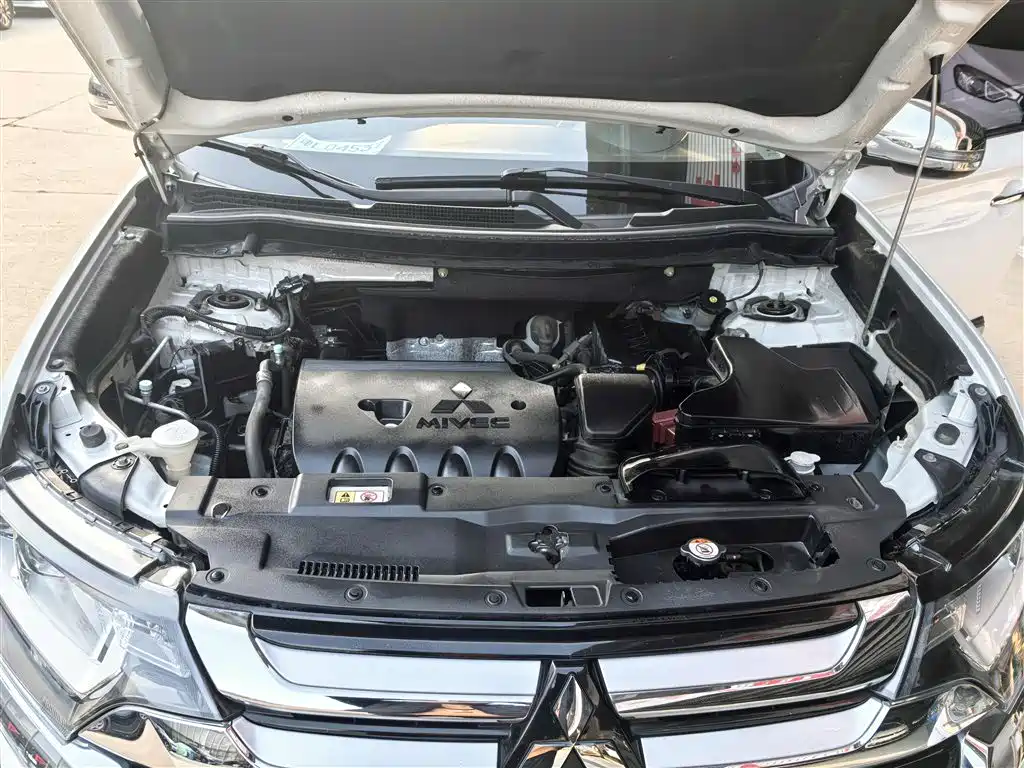 Outlander 2016 2.4L four-wheel drive luxury version 7 seats купить на сайте DeffCars