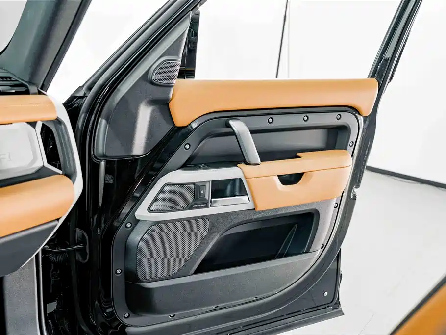 Land Rover Defender 2024 110 3.0T P400 X-DYNAMIC HSE купить на сайте DeffCars