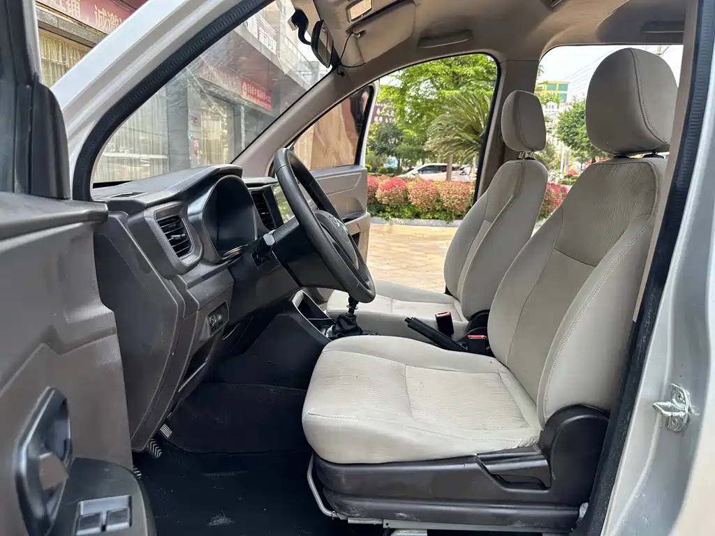 Wuling Hongguang V 2021 1.5L facelift version LAR купить на сайте DeffCars