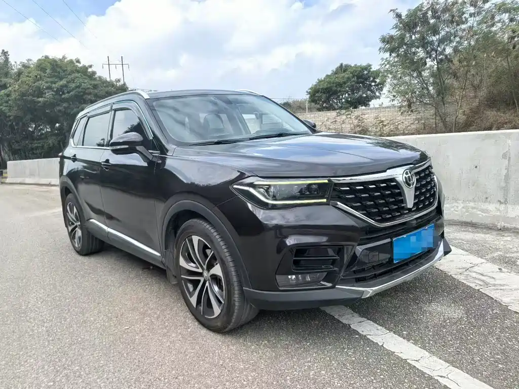 Zhonghua V7 2018 280T DCT luxury model 5 seats купить на сайте DeffCars