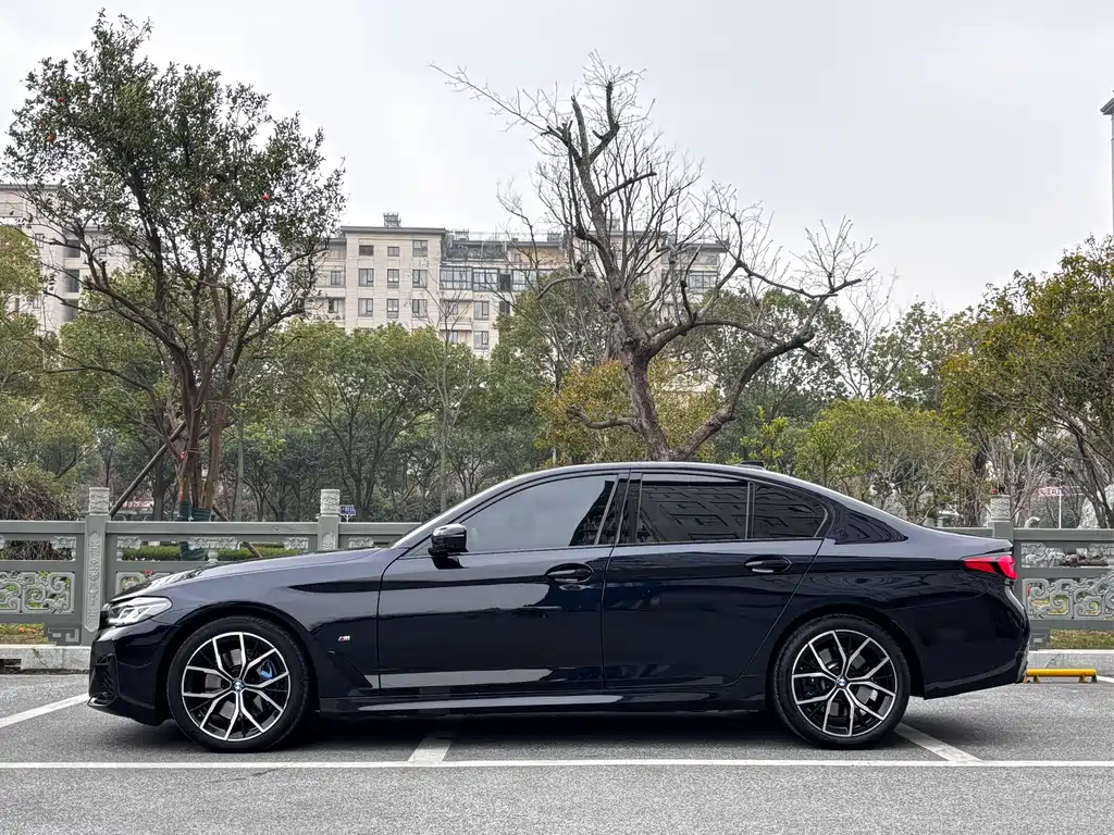 BMW 5 Series Imported 2022 Facelift 530i Fashion Edition M Sports Package купить на сайте DeffCars