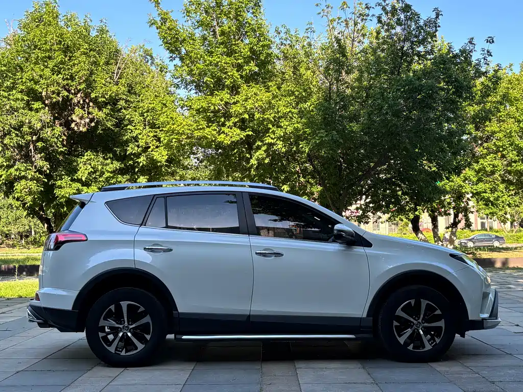 RAV4 Rongfang 2016 2.0L CVT two-wheel drive fashion version National V купить на сайте DeffCars