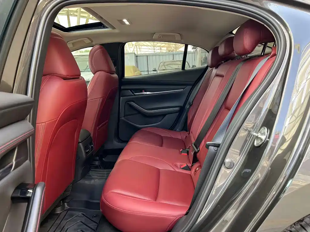 Mazda3 Angkesela 2022 2.0L Automatic Premium Obsidian Edition купить на сайте DeffCars