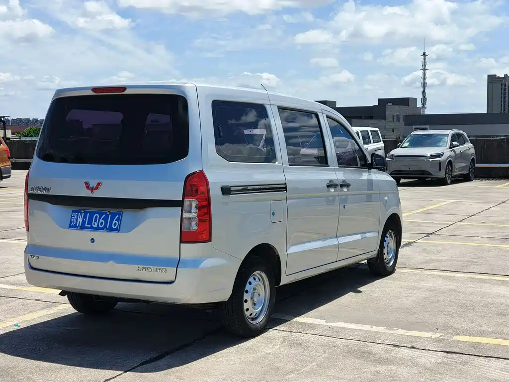 Wuling Hongguang V 2022 1.5L Jinqi version hydraulically assisted LAR купить на сайте DeffCars