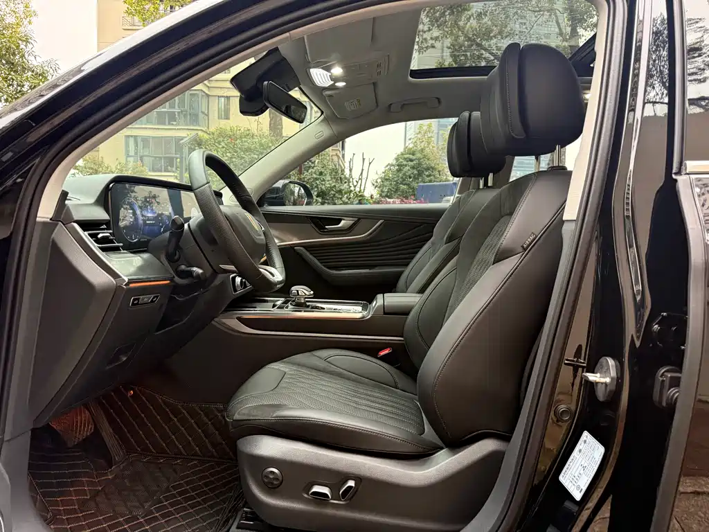 Hongqi HS5 2025 2.0T two-wheel drive Qixiang Pro version купить на сайте DeffCars