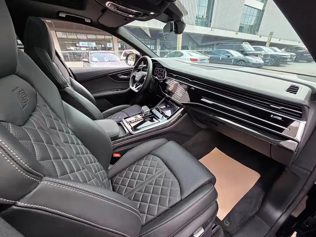 Audi Q8 2019 55 TFSI exclusive dynamic model купить на сайте DeffCars
