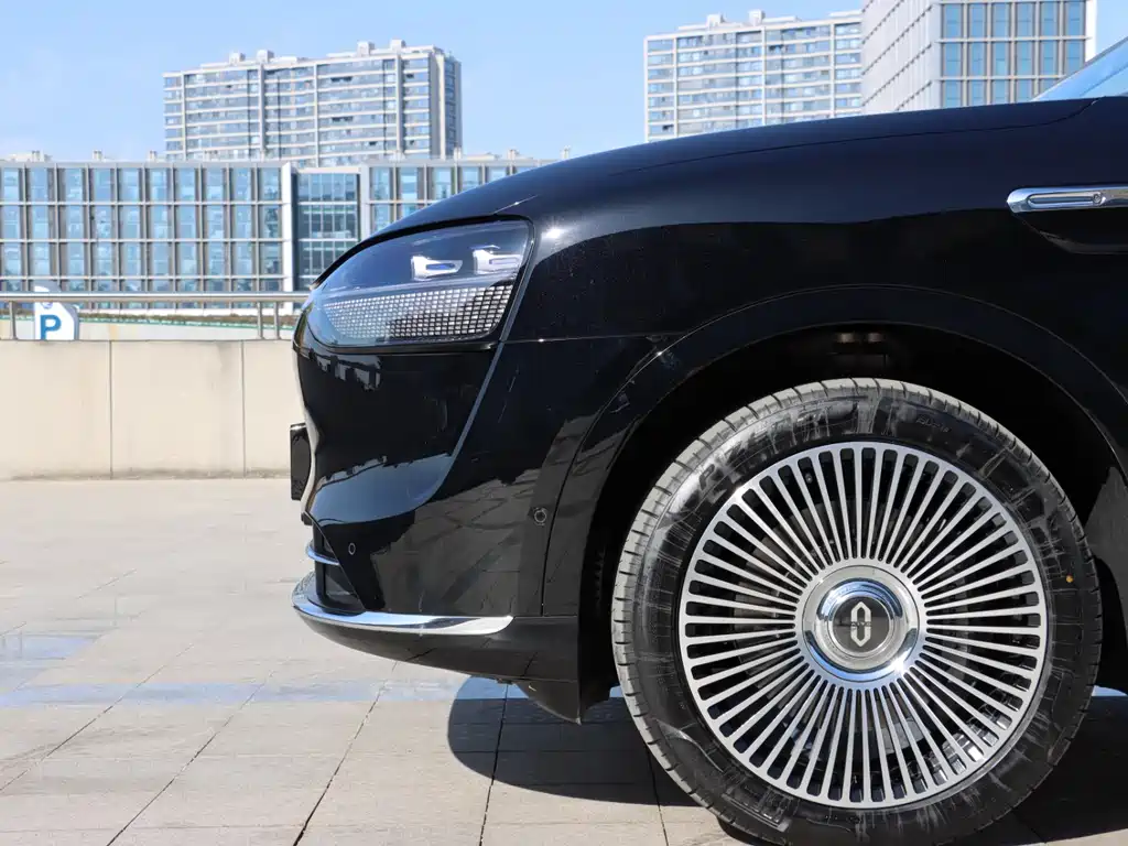Wenjie M9 2025 extended range Ultra version 52kWh 5-seat version 192-line lidar) купить на сайте DeffCars