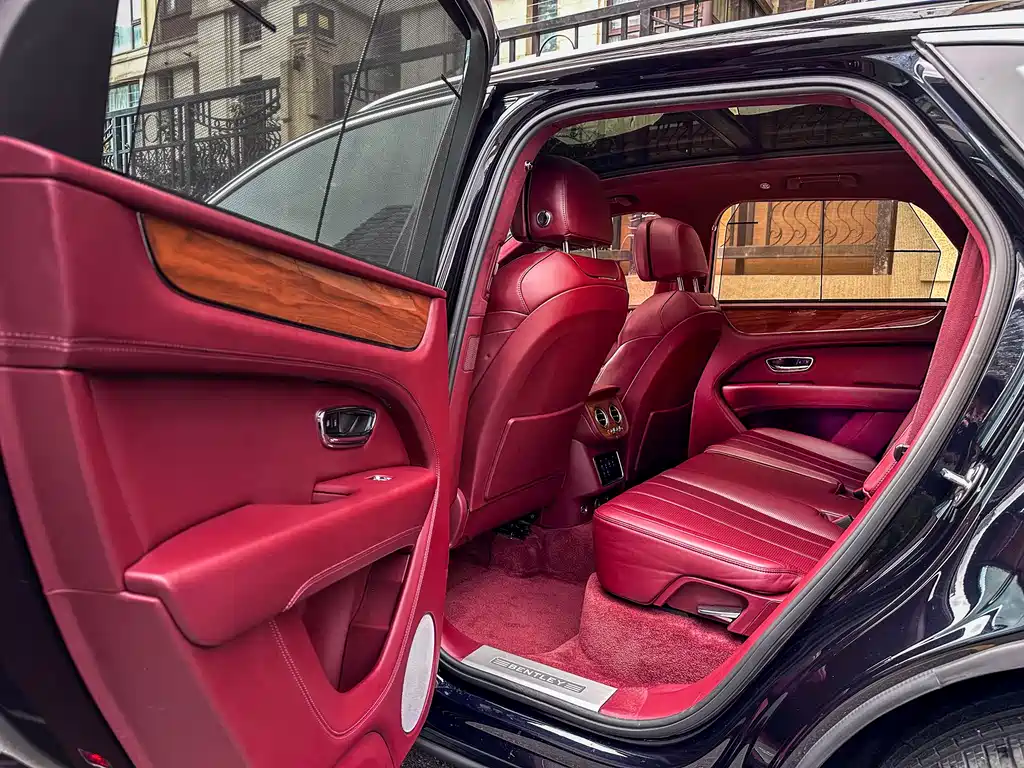 Bentayga 2021 4.0T V8 купить на сайте DeffCars