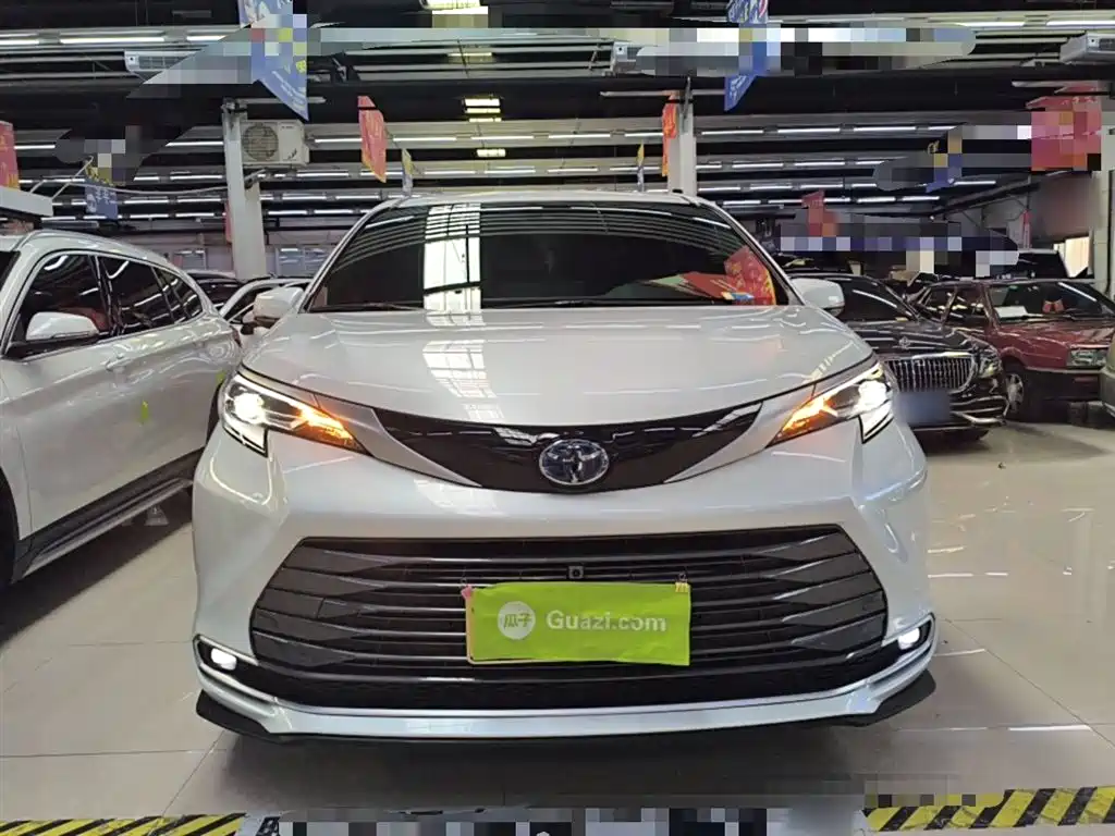 SIENNA 2023 2.5L Hybrid Premium Edition купить на сайте DeffCars