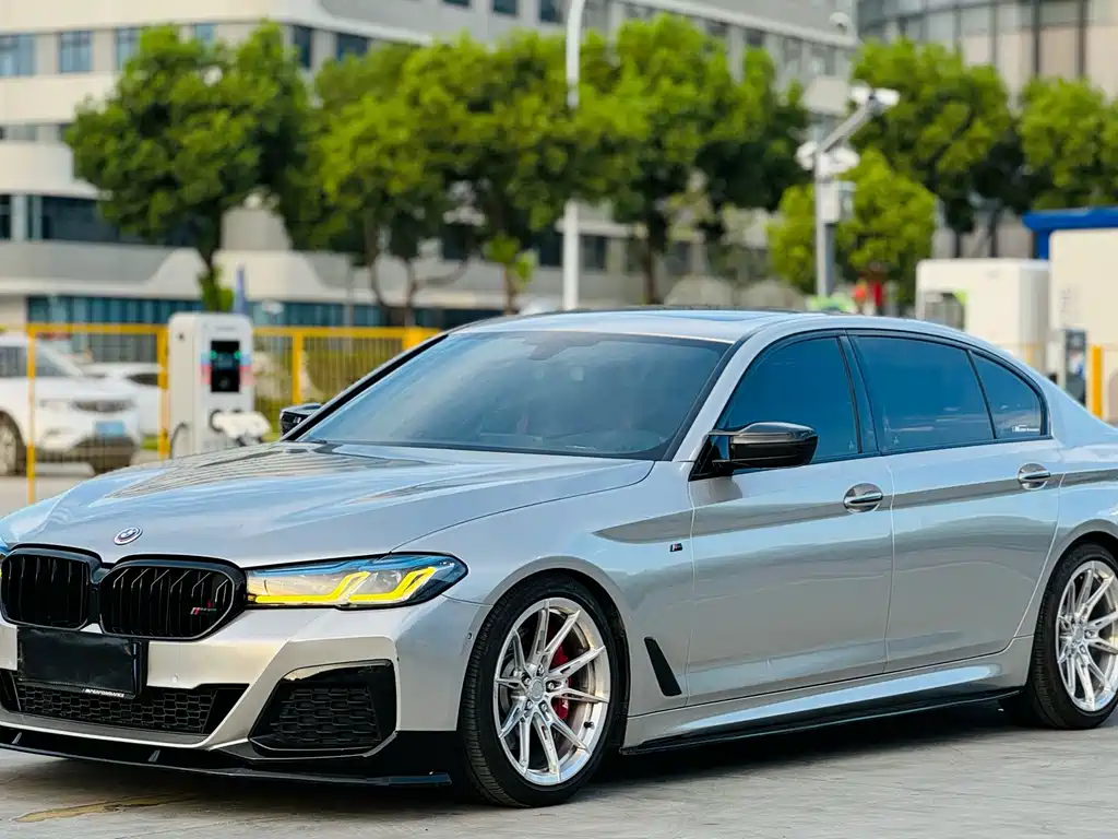 BMW 5 Series 2018 facelift 530Li leading M sports package купить на сайте DeffCars