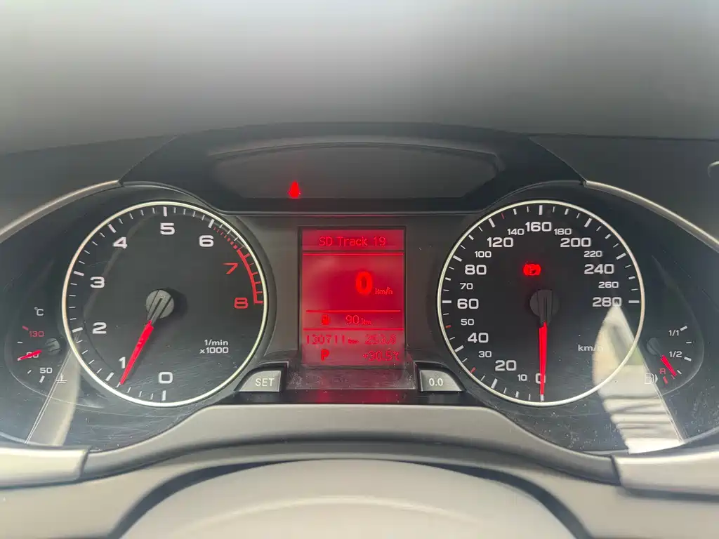 Audi A4L 2011 2.0 TFSI comfort type купить на сайте DeffCars