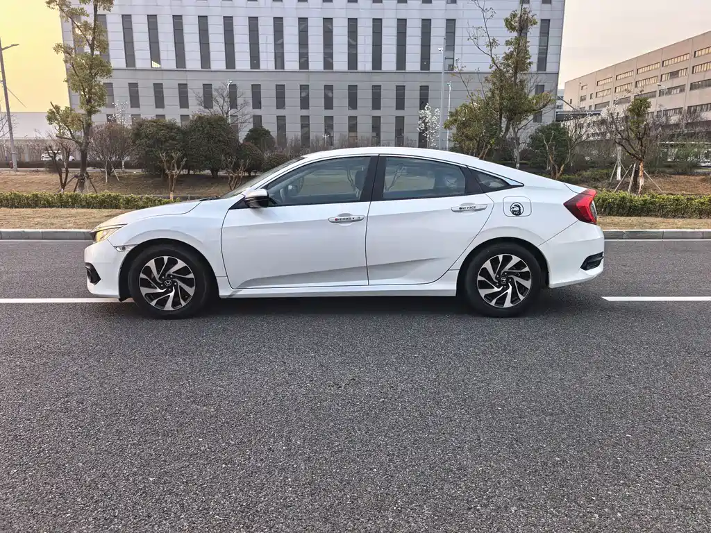 Civic 2016 220TURBO CVT Deluxe Edition купить на сайте DeffCars