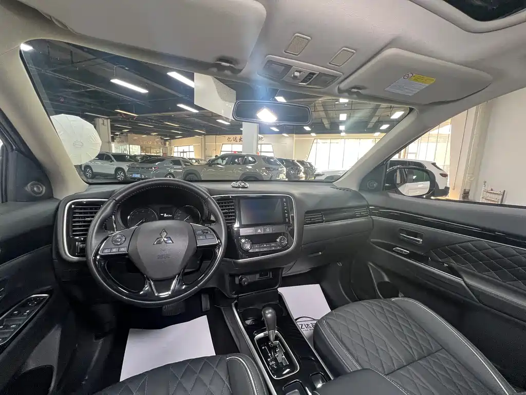 Outlander 2021 2.0L 2WD Enjoy Edition 7 seats купить на сайте DeffCars