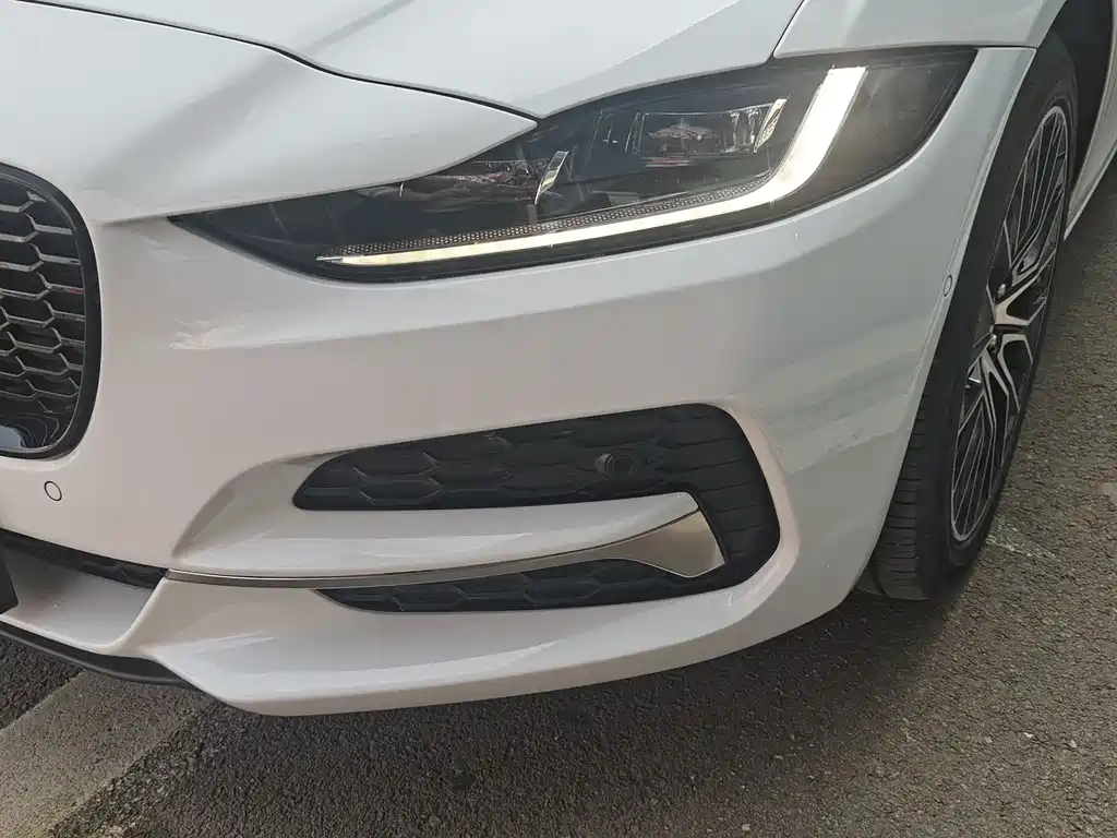 Jaguar XEL 2021 2.0T 250PS S Advanced and Elegant Edition купить на сайте DeffCars