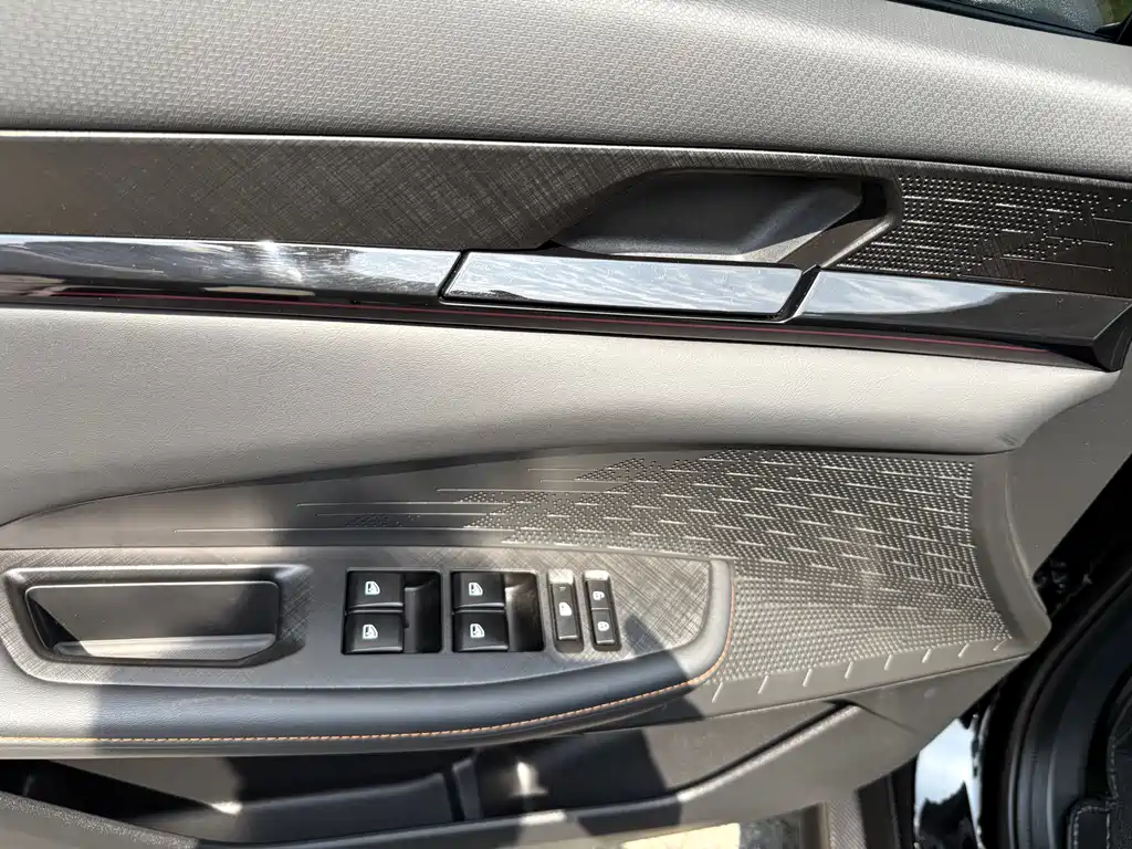 Changan UNI-V 2024 1.5T premium model купить на сайте DeffCars