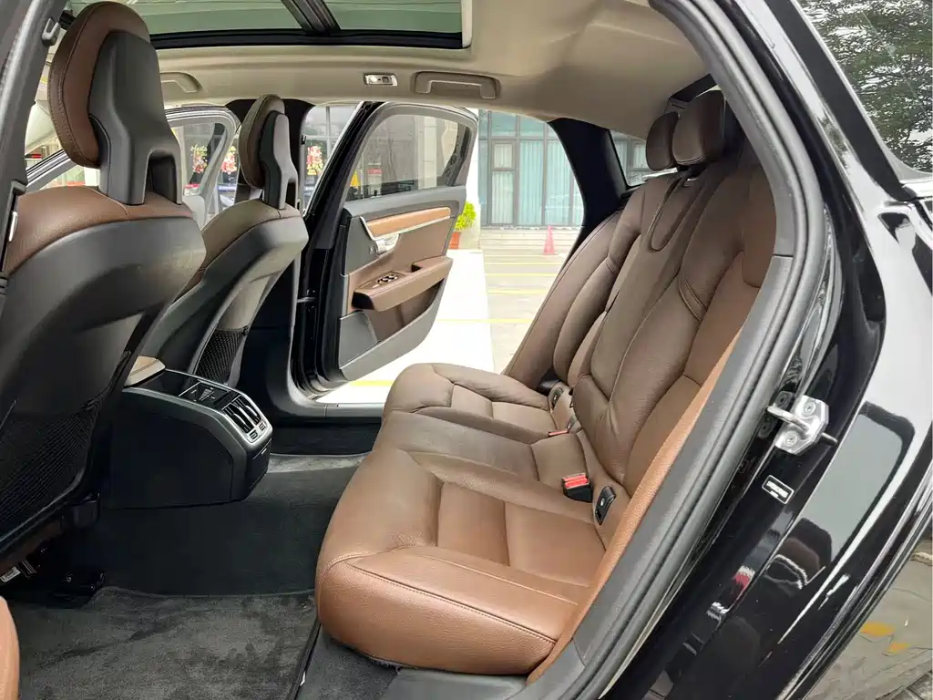 Volvo S90 2018 T5 Zhiya Edition купить на сайте DeffCars