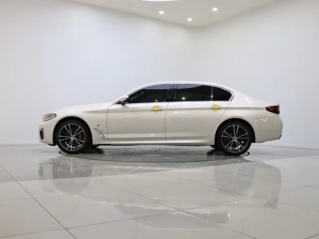 BMW 5 Series 2023 facelift 530Li leading M sports package купить на сайте DeffCars