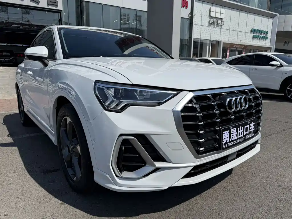Audi Q3 2022 35 TFSI Fashionable and Dynamic купить на сайте DeffCars