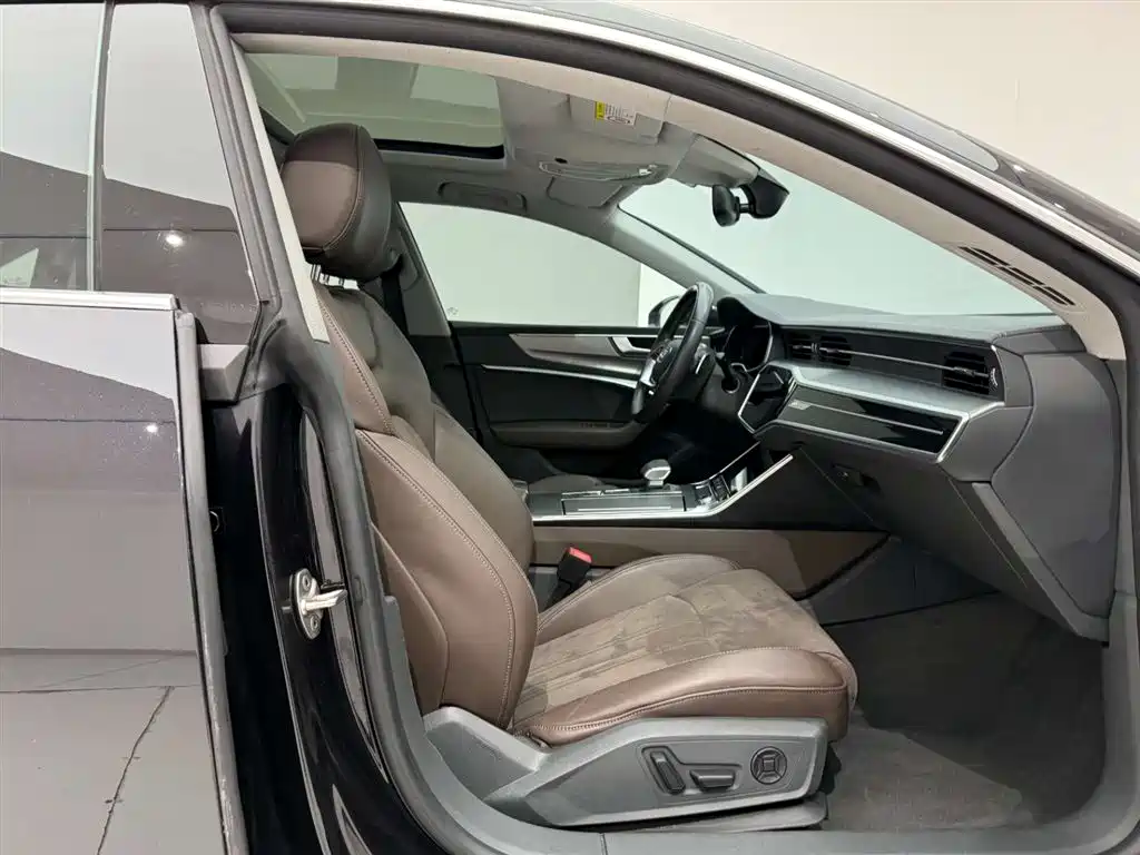 Audi A7L 2024 45TFSI S-line Dream Building Liquid Crystal Package купить на сайте DeffCars