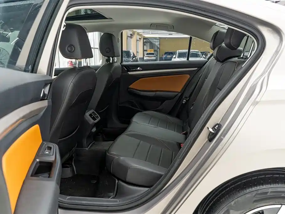 Bora 2023 200TSI DSG Smart Travel Edition купить на сайте DeffCars