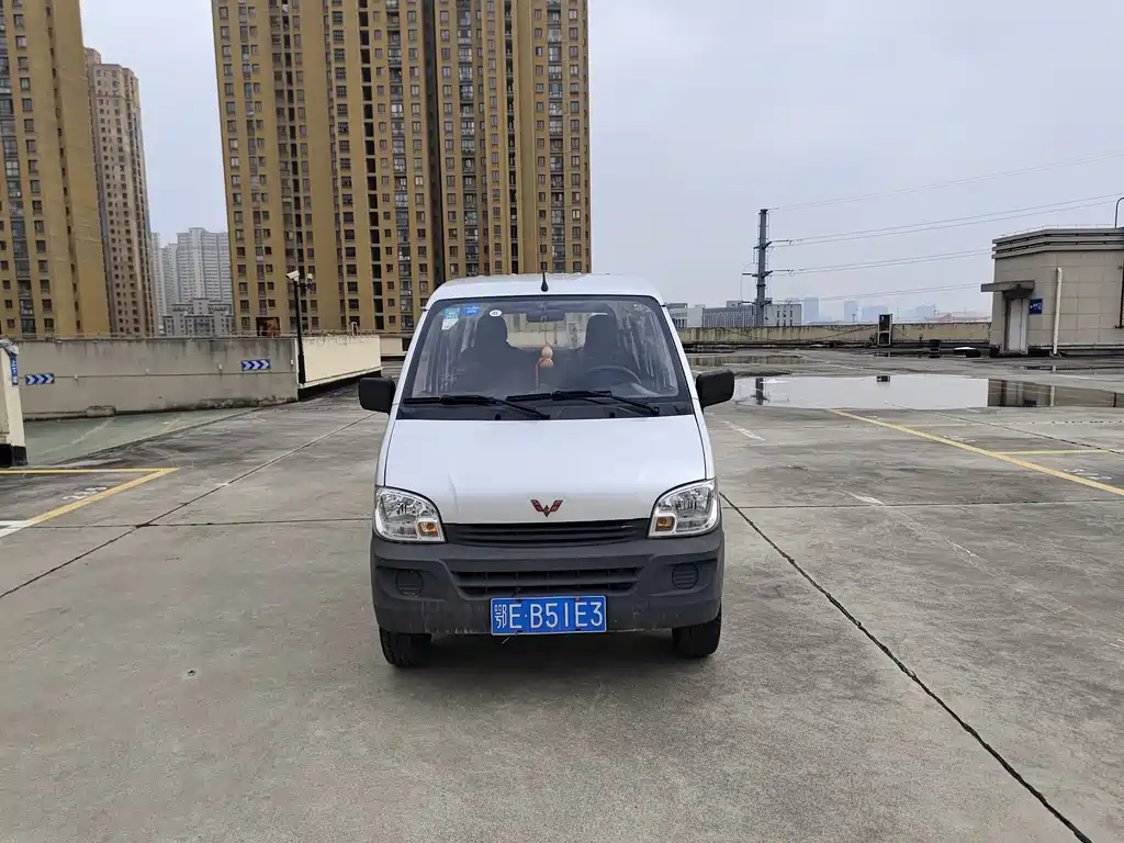 Wuling Zhiguang 2015 1.2L practical LSI купить на сайте DeffCars