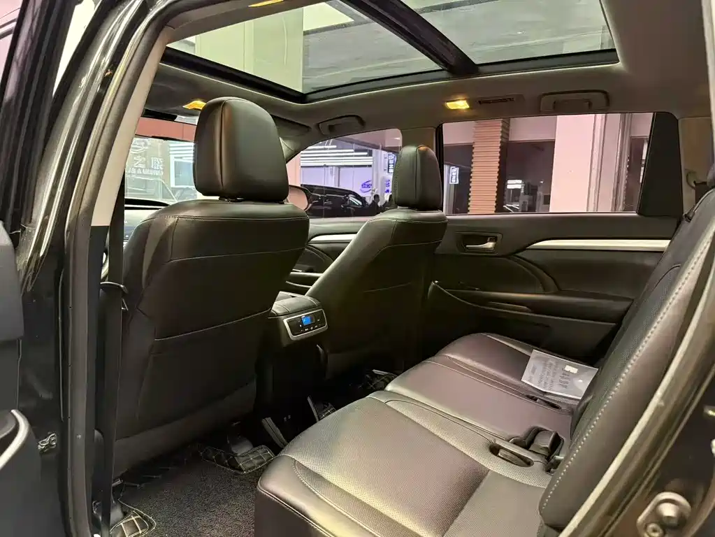 Highlander 2018 2.0T four-wheel drive premium version, 7 seats, National V купить на сайте DeffCars