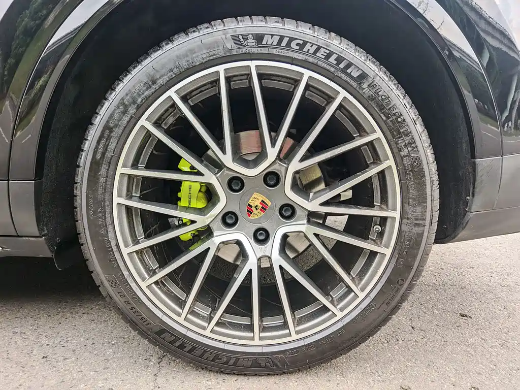 Cayenne New Energy 2021 Cayenne E-Hybrid 2.0T купить на сайте DeffCars