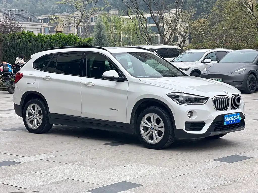 BMW X1 2016 sDrive18Li Exclusive Model купить на сайте DeffCars
