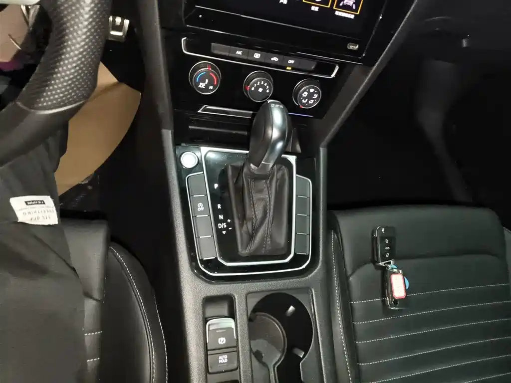 Magotan 2025 model 280TSI DSG comfort model купить на сайте DeffCars