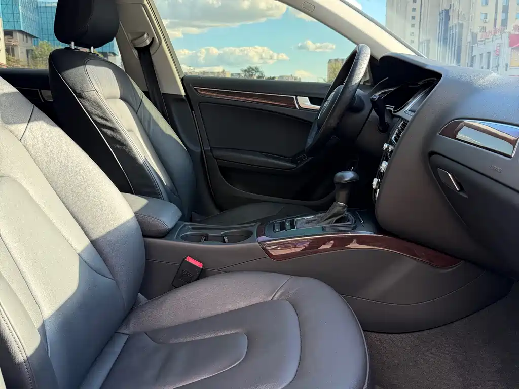 Audi A4L 2015 35 TFSI automatic comfort type купить на сайте DeffCars