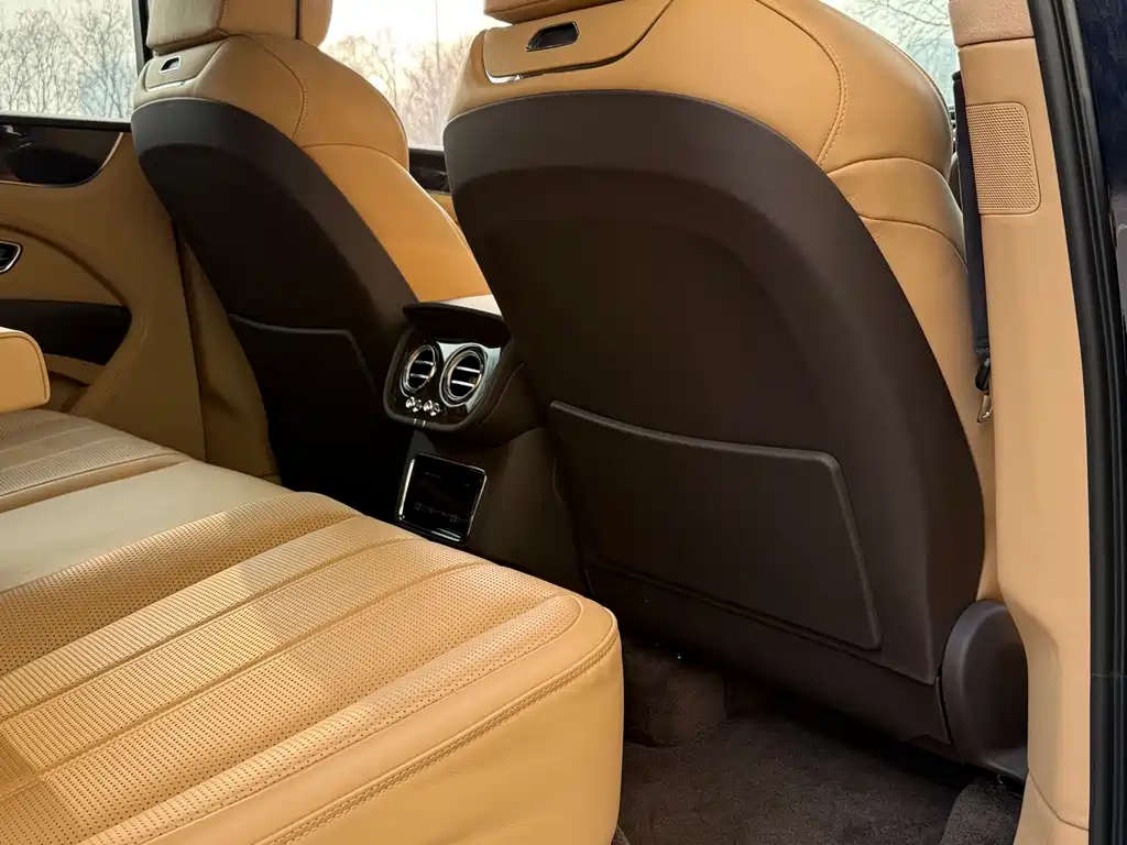 Bentayga 2024 4.0T V8 купить на сайте DeffCars