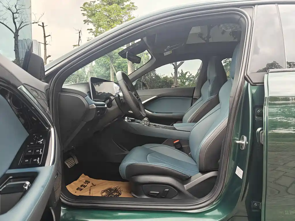 MG7 2023 2.0T Automatic Beauty Hunting Luxury Edition купить на сайте DeffCars