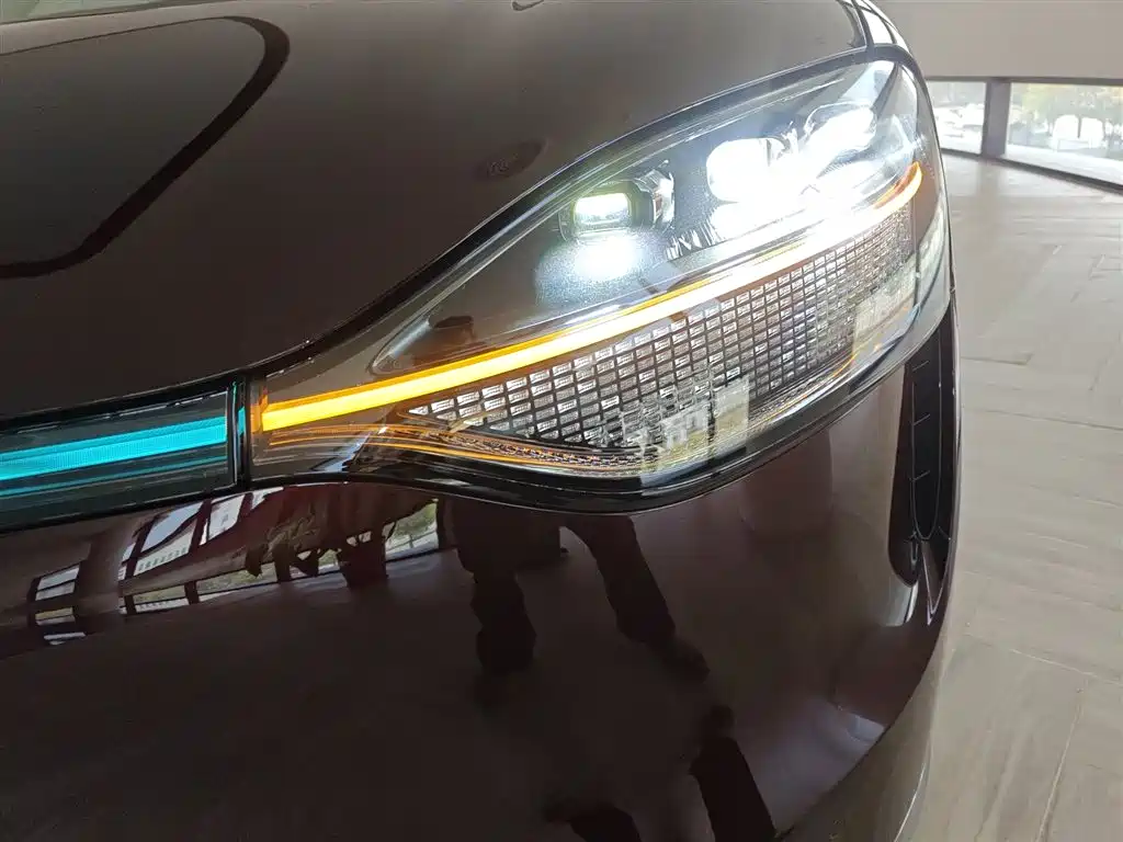 Wenjie M9 2025 extended range Ultra version 52kWh 6-seater version 192-line lidar) купить на сайте DeffCars