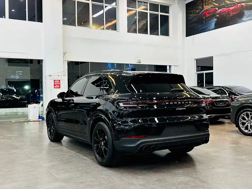 Cayenne New Energy 2024 Cayenne E-Hybrid 2.0T купить на сайте DeffCars