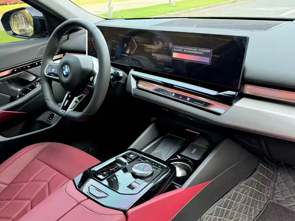 BMW 5 Series 2025 525Li M Sports Package купить на сайте DeffCars