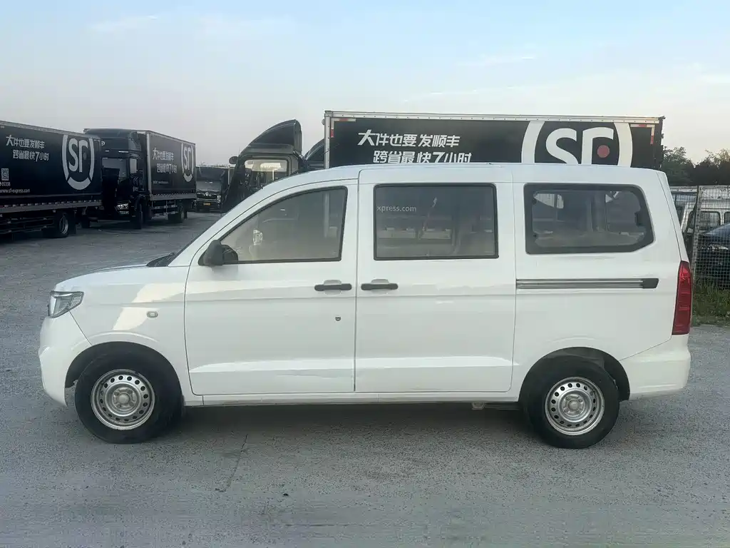 Wuling Hongguang V 2019 1.5L basic model National VI LAR купить на сайте DeffCars