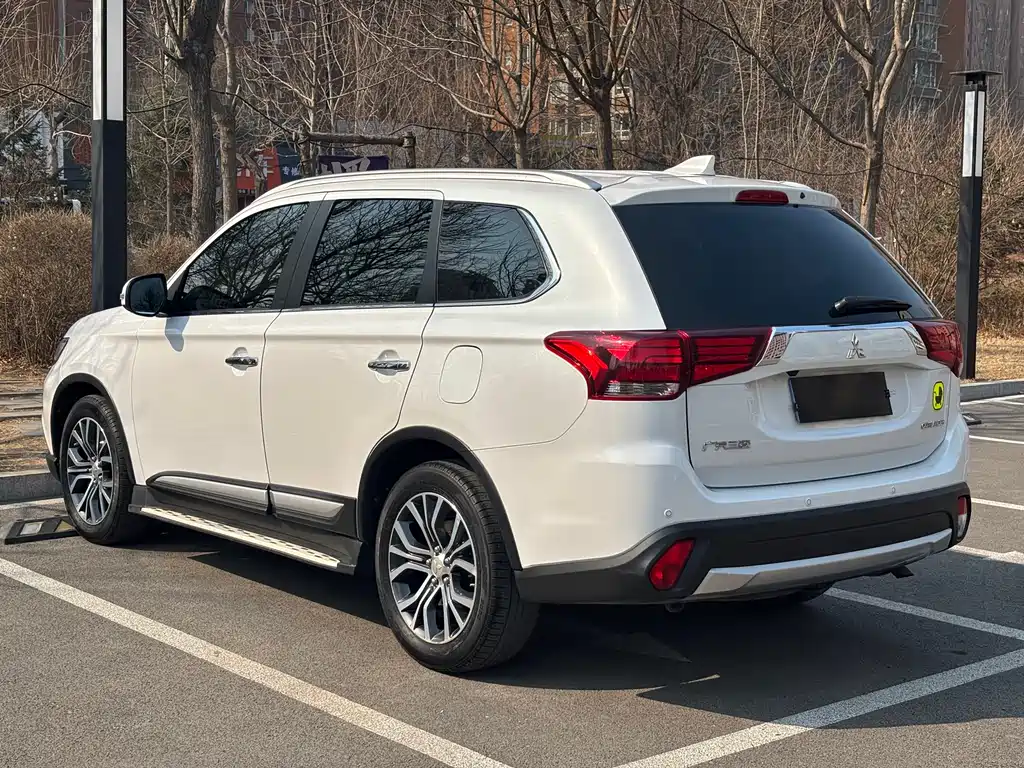 Outlander 2018 2.4L four-wheel drive elite version 5 seats купить на сайте DeffCars